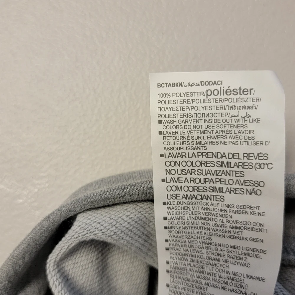 Under Armour Light Gray Hoodie with Navy Accents Size XL‎